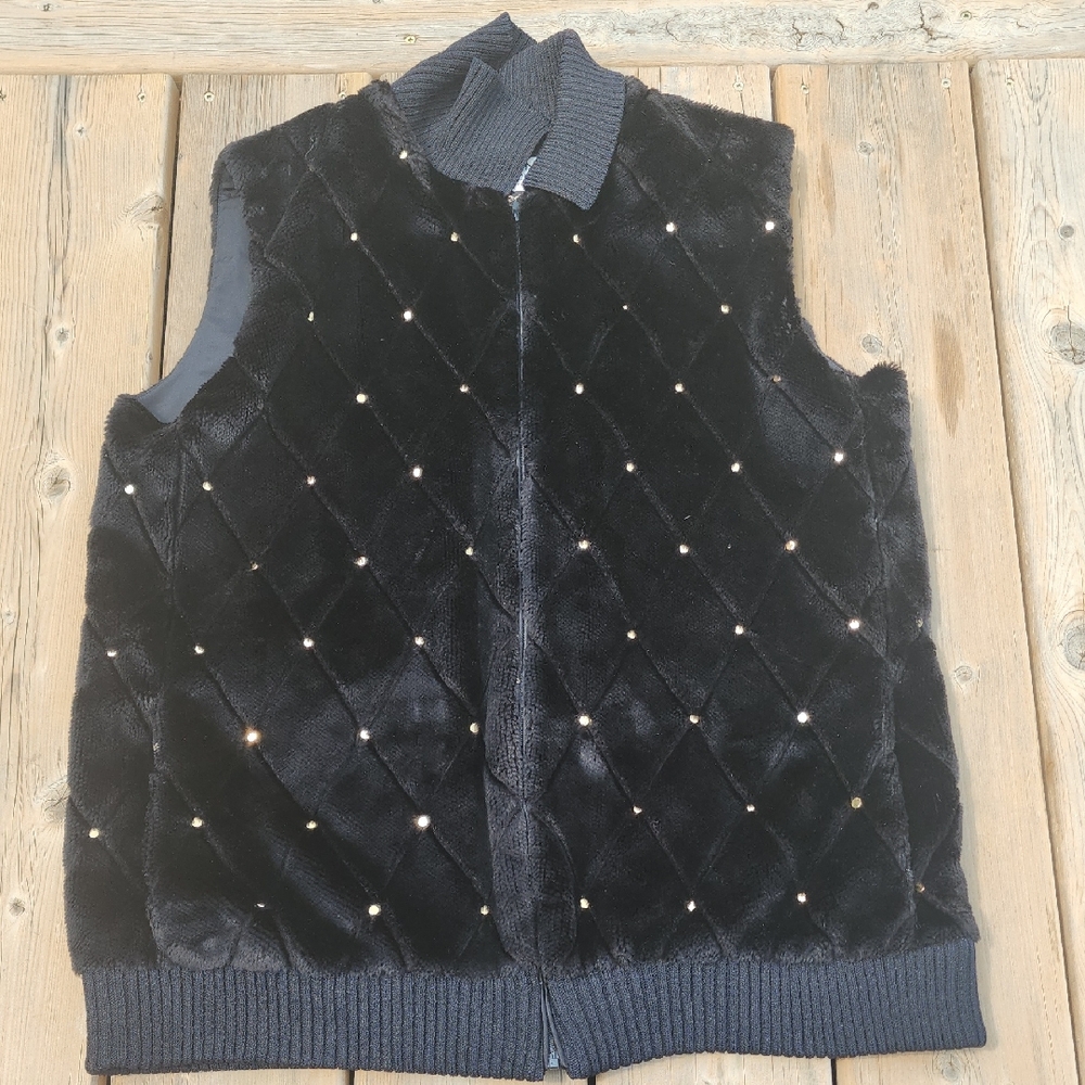 (S) St. John Black Quilted Vest with Metallic Gold Accents 80s 90s Luxury Soft